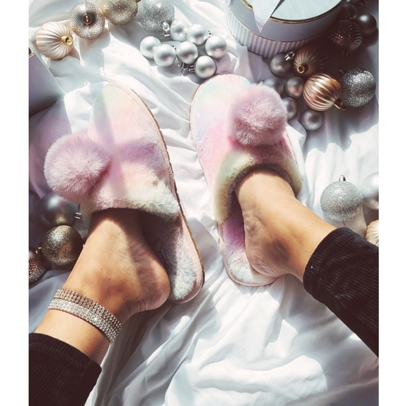 🆕️Holiday Collection// Tie dye fur slippers - Picture 2 of 3